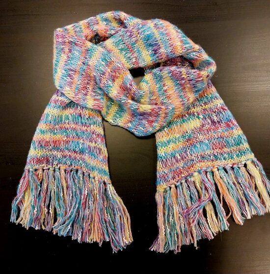 KRĀSAINA ŠALLE AR BĀRKSTĪM